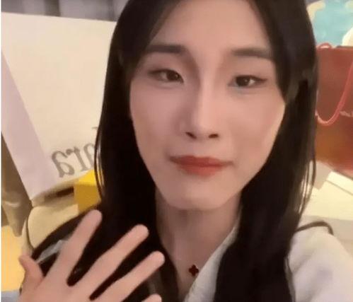 网红吃瓜男扮女装图片真实,真实还原网络热议事件