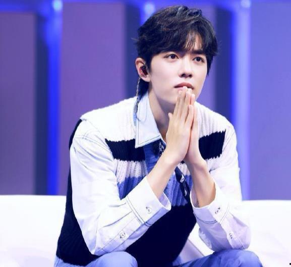 51吃瓜群众网肖战,51吃瓜群众网热议焦点，揭秘娱乐圈风云人物