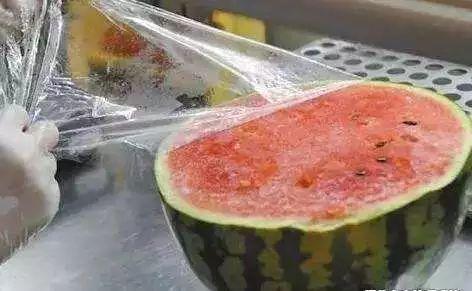 青海网红男吃瓜