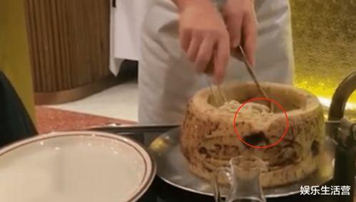 网红吃餐具的瓜