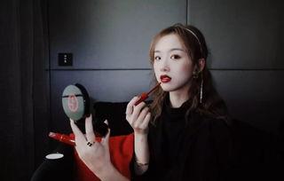 网红吃瓜拍小视频,揭秘娱乐圈幕后故事 第1张 网红吃瓜拍小视频,揭秘娱乐圈幕后故事 第1张