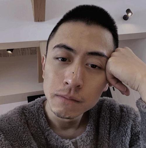 吃瓜网红男  第3张