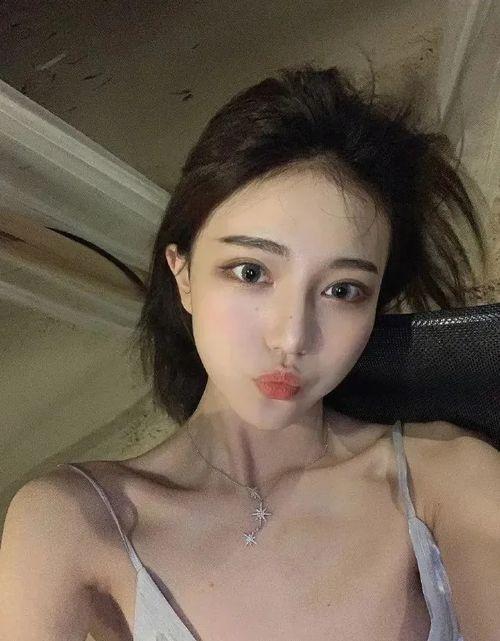 女生网红吃瓜图片动态,揭秘娱乐圈幕后真相！”  第2张