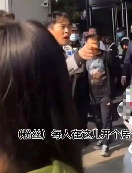 餐厅网红吃瓜视频大全播放,餐厅视频大全热门瞬间回顾  第2张